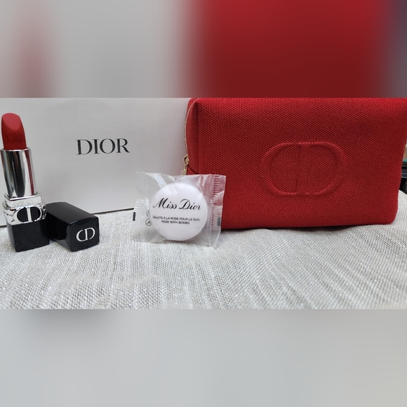 DIOR Trousse in Christmas Red with Iconic Red #999 LIPSTICK and Miss Dior Bomb - Picture 4 of 8